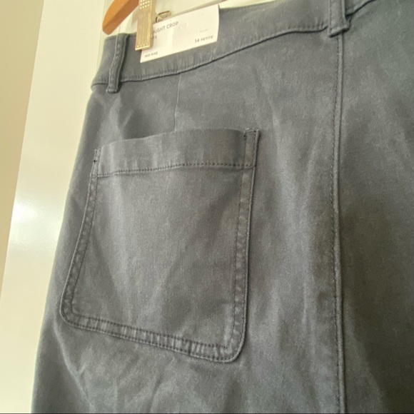 ⭐️NWT⭐️LOFT Straight Crop Charcoal Grey Cargo Pant - Picture 8 of 12